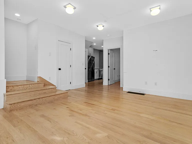 84 Chelsea St #1B — Photo 9