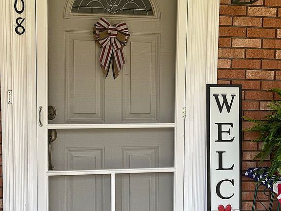 4th image of 208 Forest Dr