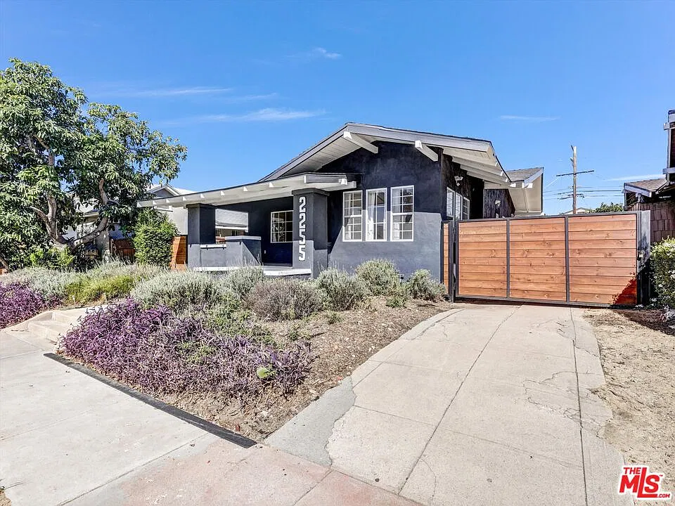 3 bed, 2.0 bath, 1400 sqft, $5,500 — Photo 3