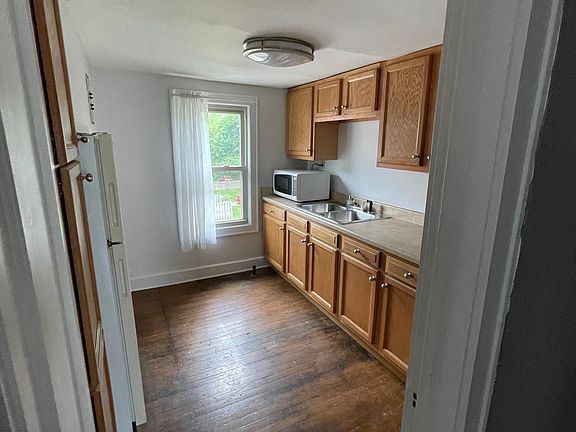 4th image of 60 Hawthorne Ave #3