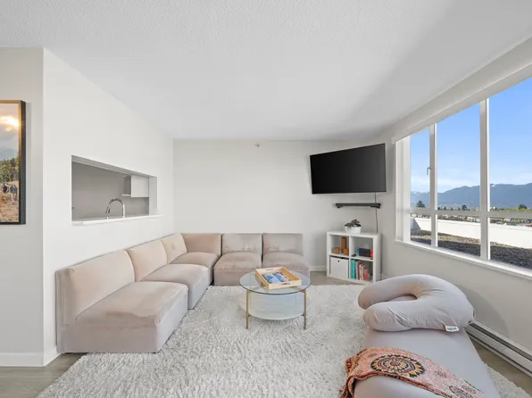 3455 Ascot Pl #1208, Vancouver, BC V5R 6B7
