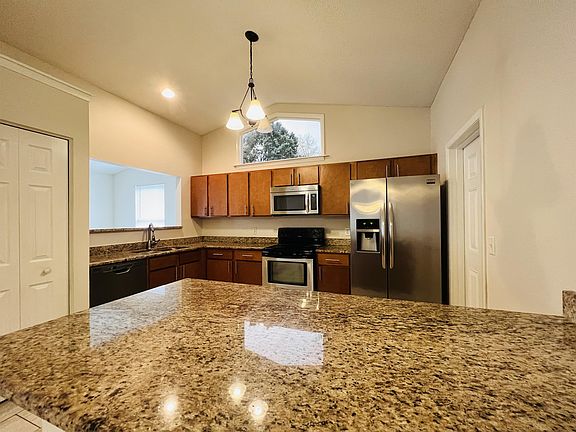 2nd image of 612 Sherwood Oaks Cir
