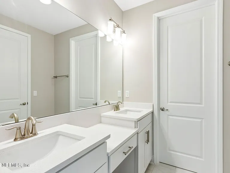 571 Marquesa Cir — Photo 34