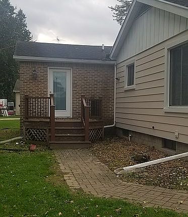 3rd image of 551 W River St