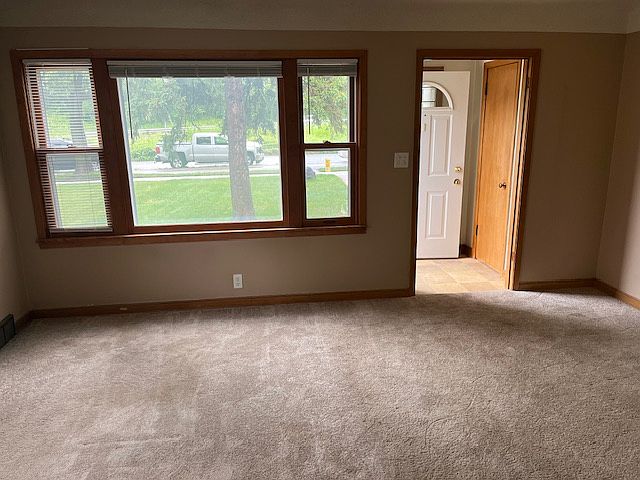 Living Room (faces east)
