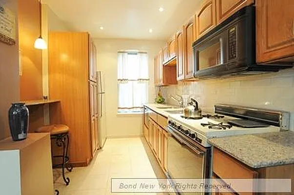 Sold by Bond New York | media 18