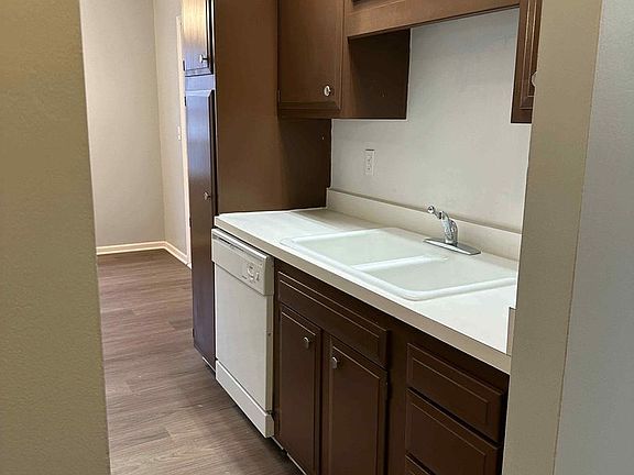 4th image of 125 Berwick Dr APT R