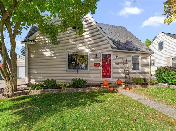 1120 North 8th AVENUE, West Bend, WI 53090