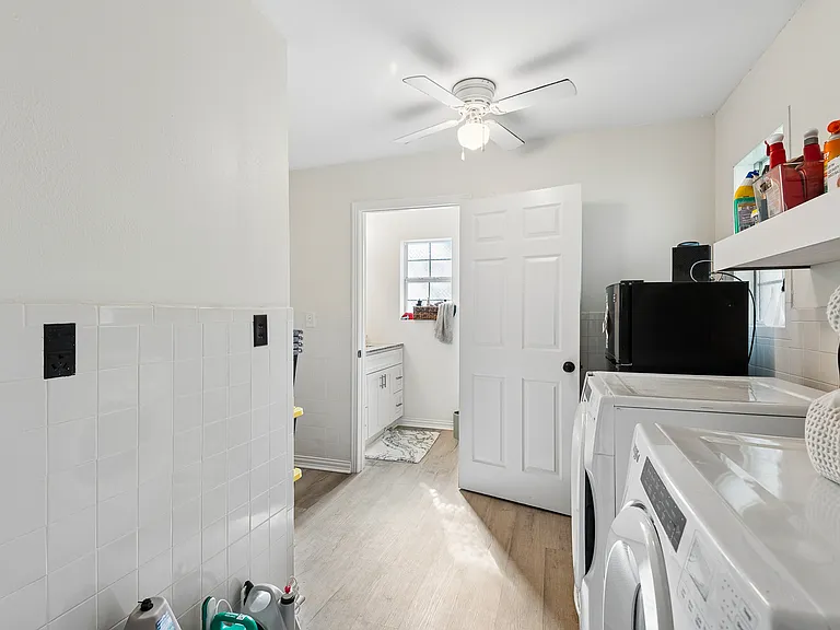 2821 S Hills Ave — Photo 21