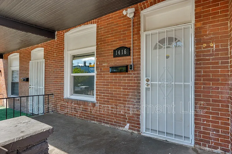 3 bed, 1.5 bath, 1021 sqft, $2,300 — Photo 3