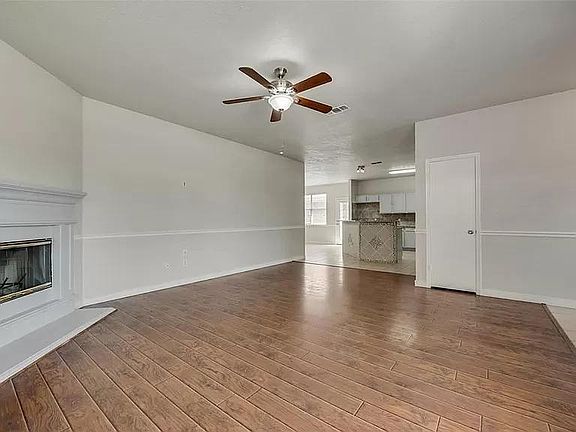 4th image of 7112 Park St