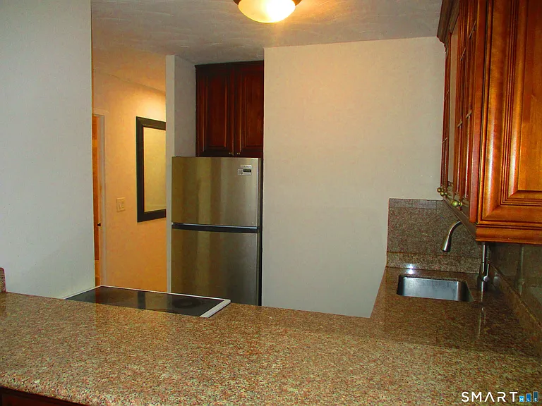 87 Glenbrook Rd #2E — Photo 5