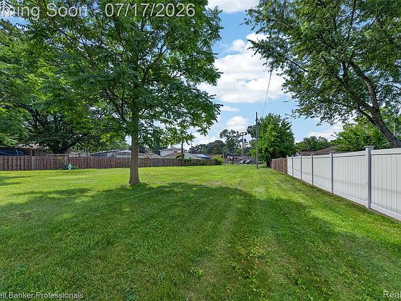 4th image of 26606 Hales St