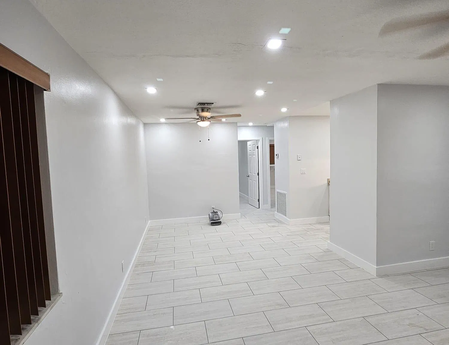 2 bed, 1.0 bath, 2015 sqft, $2,400 — Photo 2