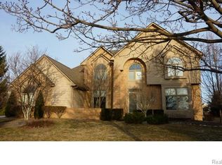 37072 Aldgate Ct, Farmington Hills, MI 48335
