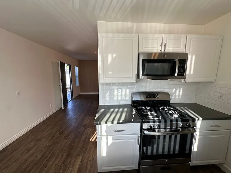 6607 N. Figueroa St. — Photo 17