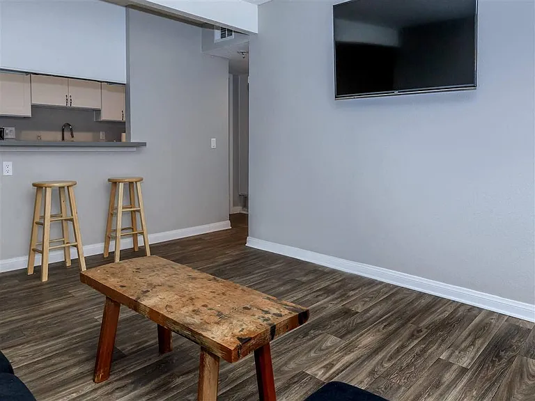 Newport Terrace Apartments — Photo 14