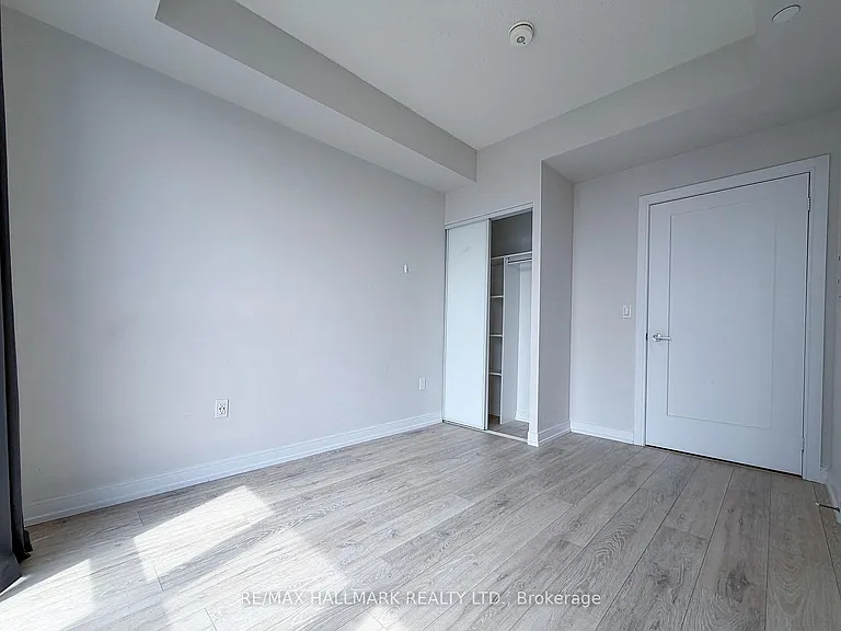 225 Village Green Sq W #605 — Photo 10