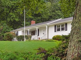 27 Greentree Dr, Waterford, CT 06385