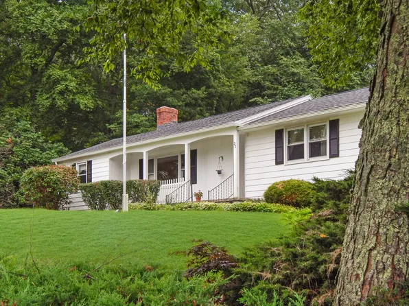 27 Greentree Drive, Waterford, CT 06385