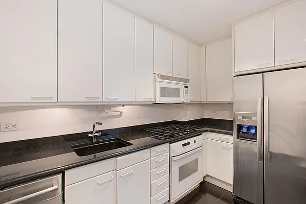 Sold by R New York | media 21