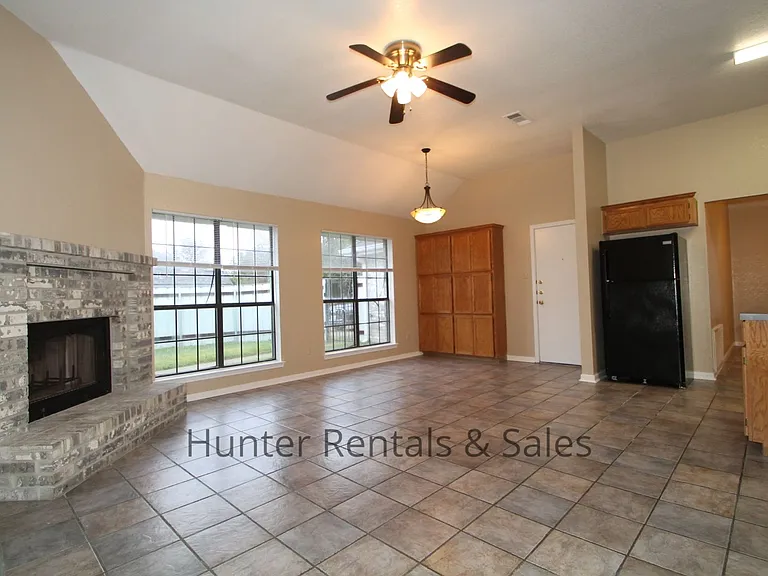 1012 Windy Hill Rd — Photo 4