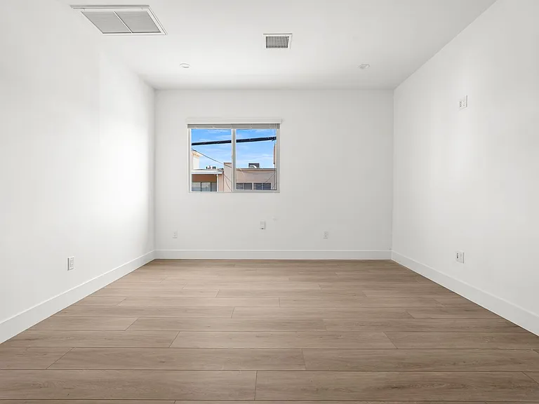 14531 Dickens St — Photo 11