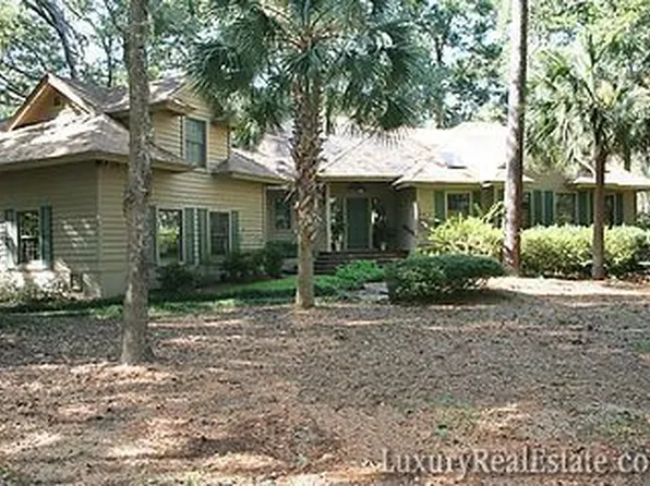 5 Narraganset Ln, Hilton Head Island, SC 29928