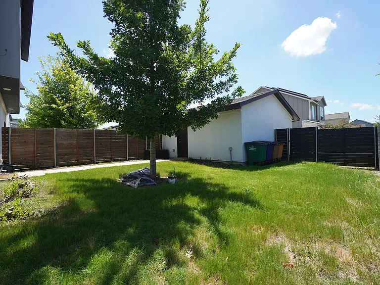 5501 Charles Merle Dr #B — Photo 31