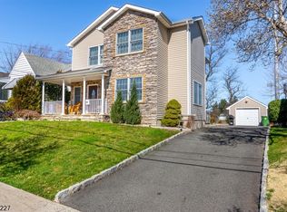 730 Lindegar St, Linden, NJ 07036