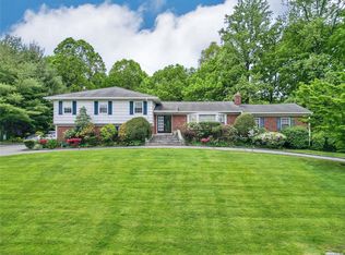 20 Lake Rd, Great Neck, NY 11020