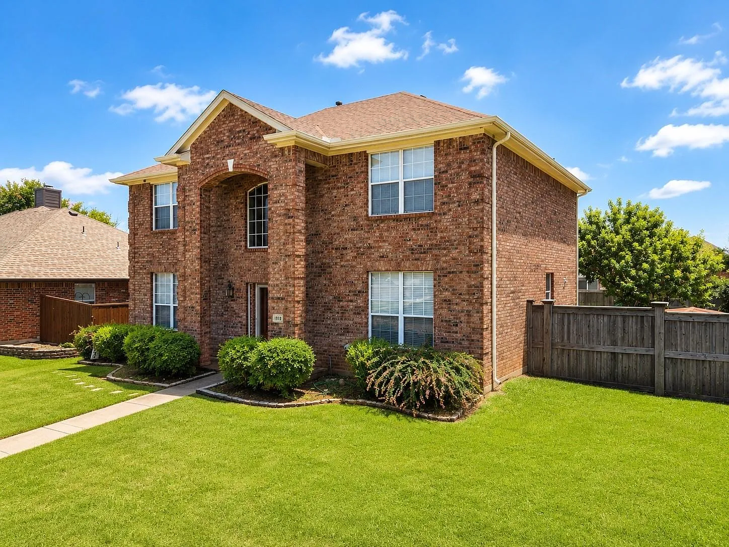 5 bed, 3023 sqft, $3,250 — Photo 2