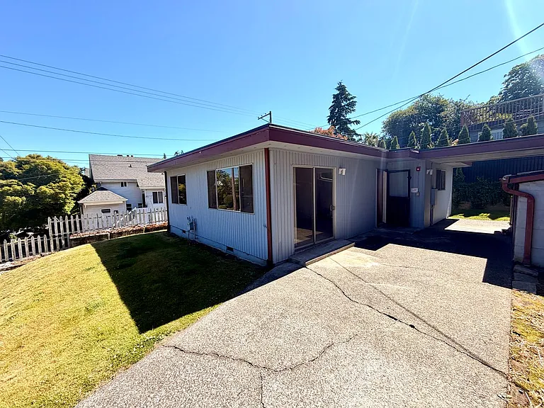 523 N I St — Photo 2