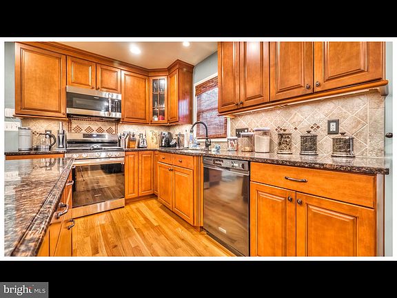 5th image of 218 Coronet Dr