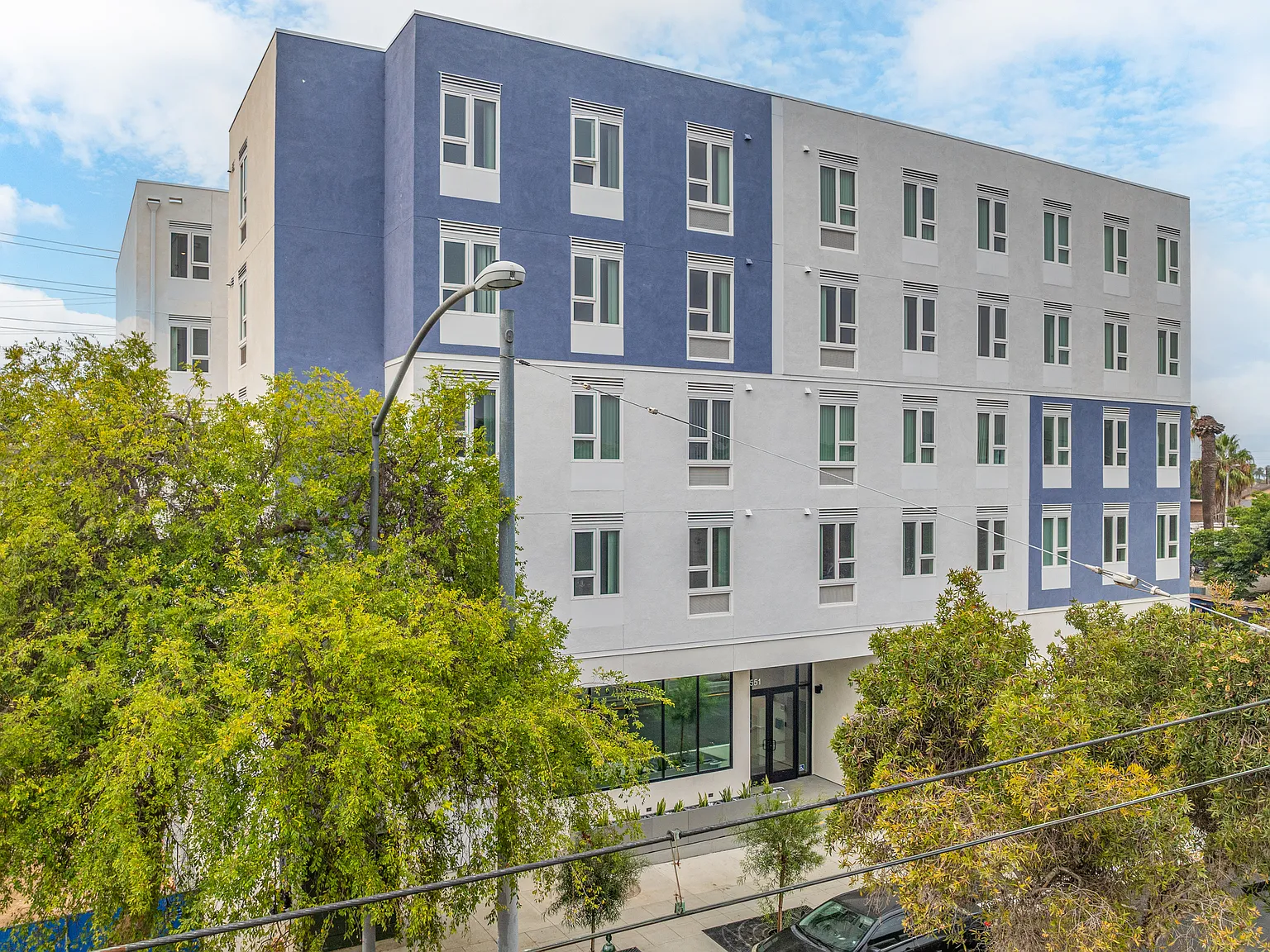 2551 Commercial St — Photo 1