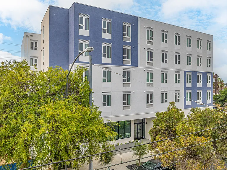 2551 Commercial St — Photo 1