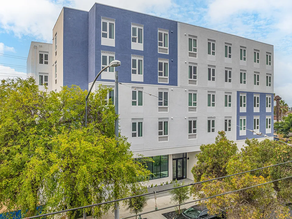 2551 Commercial St