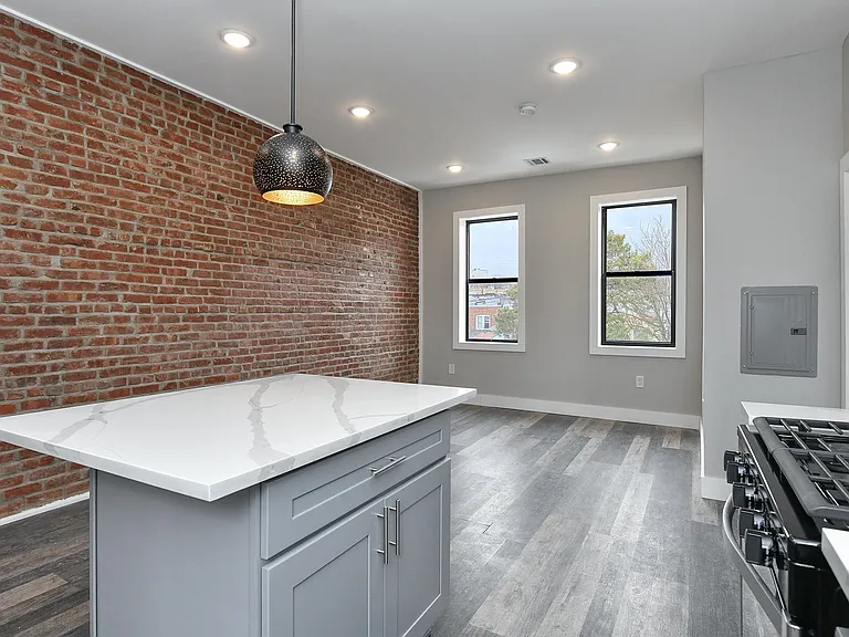 30 63rd St #2R — Photo 4