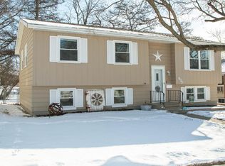 900 5th St NW, Waverly, IA 50677