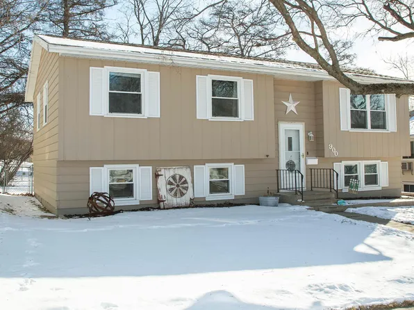 900 5th St NW, Waverly, IA 50677