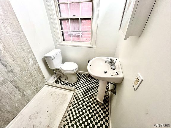 4th image of 565 7th St
