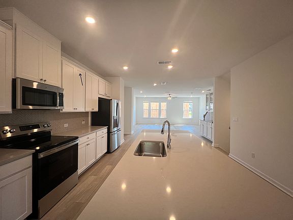 5th image of 606 Alder Creek Way