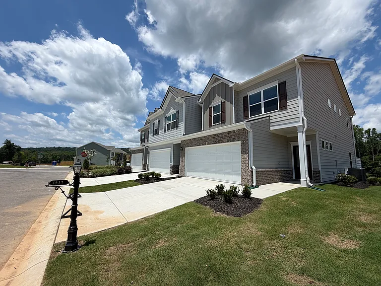 4913 Dresden Loop — Photo 27