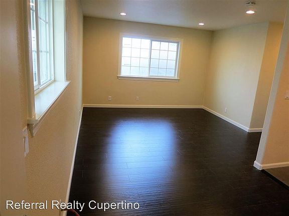 5th image of 1674 Ontario Dr APT 4