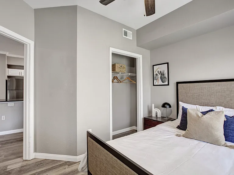 Broadleaf Apartments — Photo 10