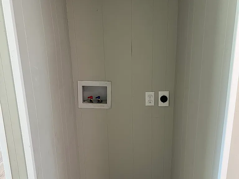 402 E Webb St #404 — Photo 7
