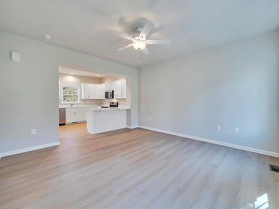 2nd image of 1109 Niagara Rd