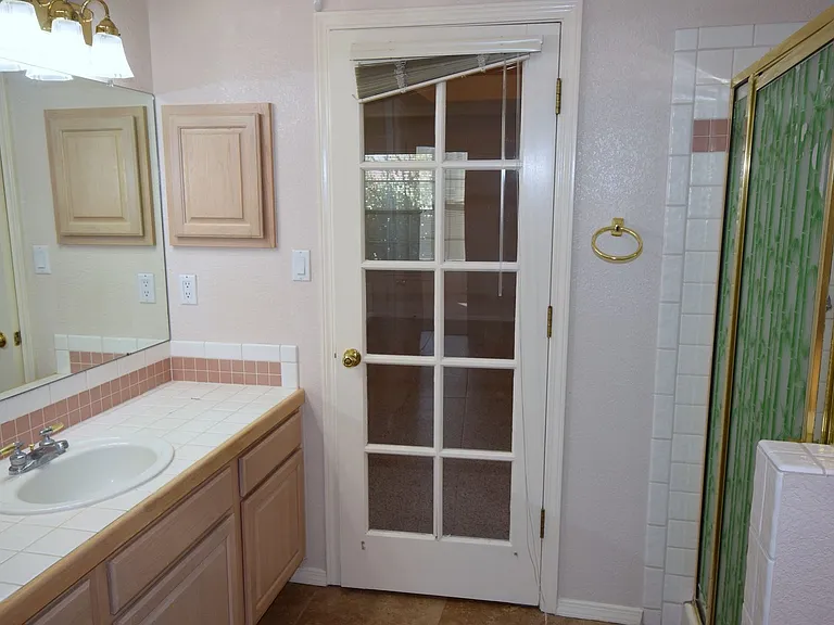 8615 Brighton Dr NE — Photo 21