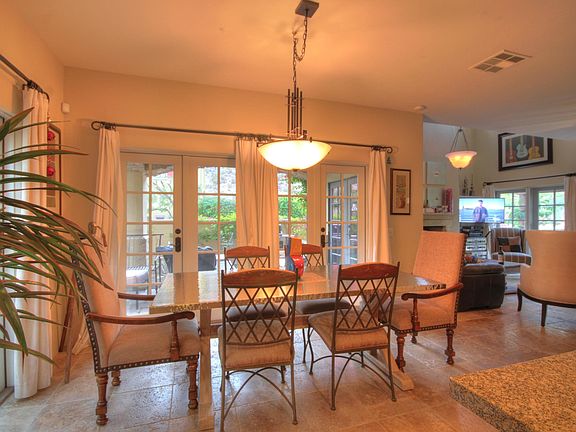 4th image of 465 N Villaggio