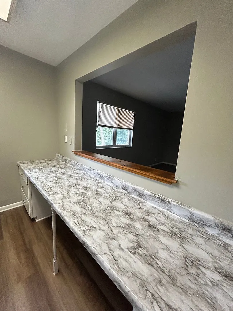 Hikes Point Apartments — Photo 3